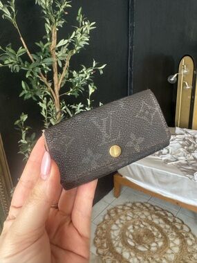 AUTH LOUIS VUITTON Monogram Coated Canvas Key Case in Dark Brown with Gold Snap